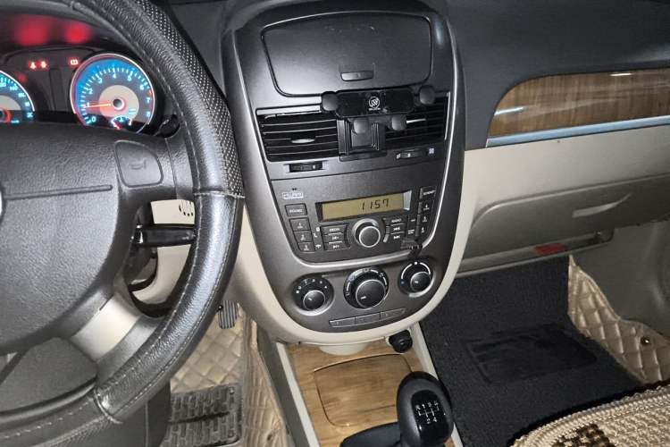 Used Buick Excelle 2015 1.5L Manual Classic Trim Audio And AC Panel