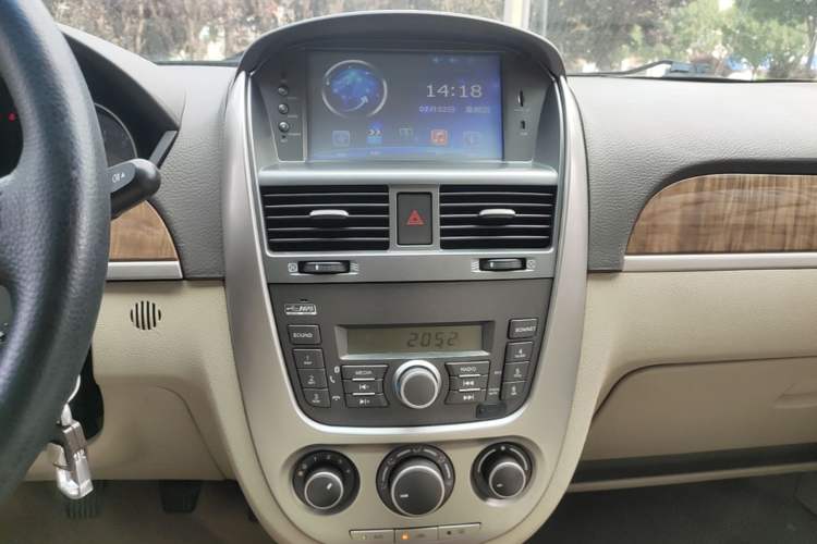 Used Buick Excelle 2015 1.5L Manual Classic Trim Audio And AC Panel