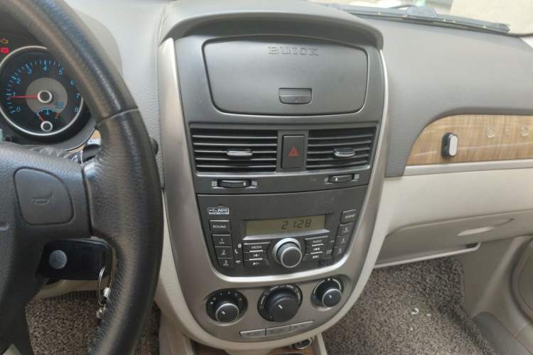 Used Buick Excelle 2015 1.5L Automatic Luxury Edition Audio And AC Panel