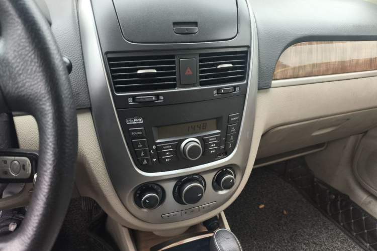 Used Buick Excelle 2015 1.5L Automatic Classic Model Audio And AC Panel