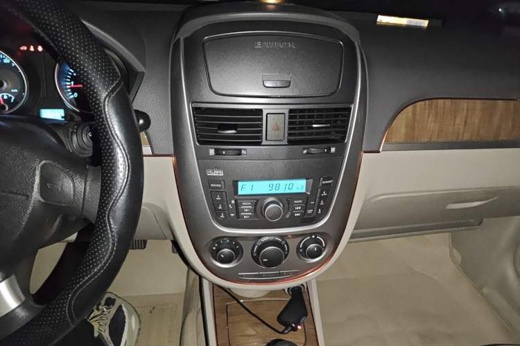 Used Buick Excelle 2015 1.5L Manual Luxury Model Audio And AC Panel