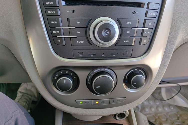 Used Buick Excelle 2015 1.5L Manual Classic Trim Audio And AC Panel