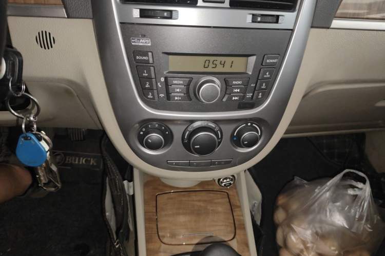 Used Buick Excelle 2015 1.5L Manual Classic Trim Audio And AC Panel