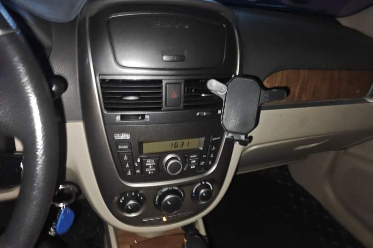 Used Buick Excelle 2015 1.5L Automatic Luxury Edition Audio And AC Panel