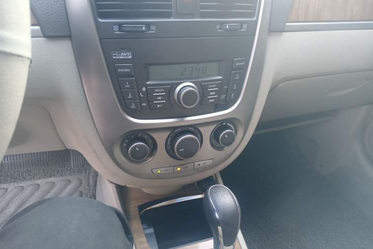 Used Buick Excelle 2015 1.5L Automatic Classic Model Audio And AC Panel