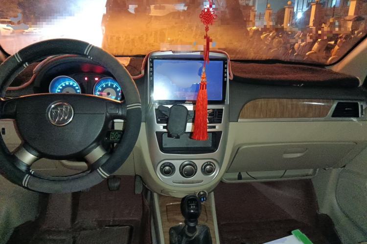 Used Buick Excelle 2015 1.5L Manual Classic Trim Center Console