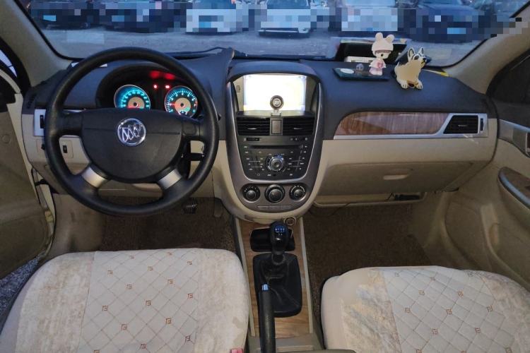 Used Buick Excelle 2015 1.5L Manual Luxury Model Center Console