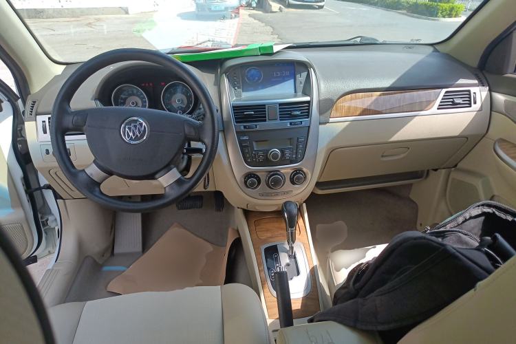 Used Buick Excelle 2015 1.5L Automatic Classic Model Center Console