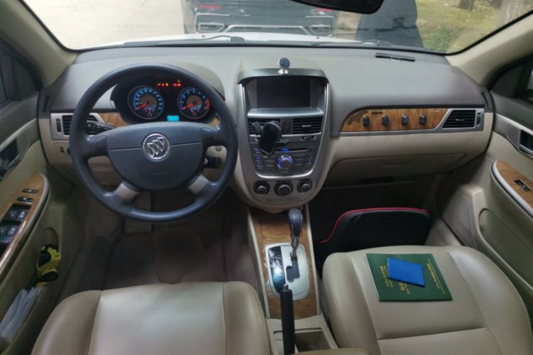 Used Buick Excelle 2015 1.5L Automatic Classic Model Center Console