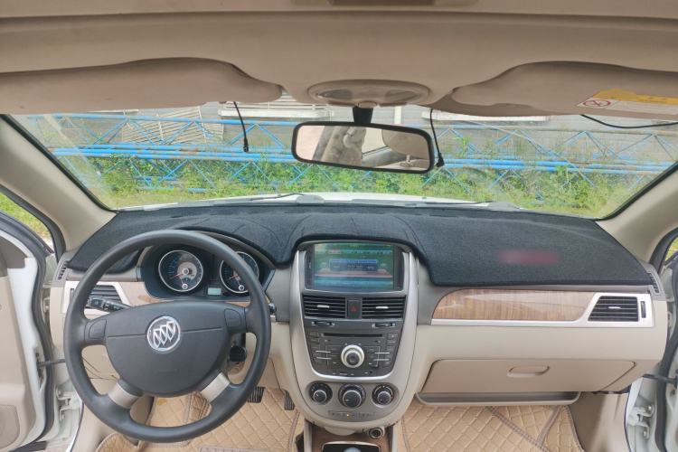 Used Buick Excelle 2015 1.5L Manual Classic Trim Center Console