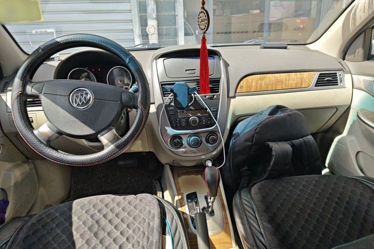 Used Buick Excelle 2015 1.5L Automatic Classic Model Center Console