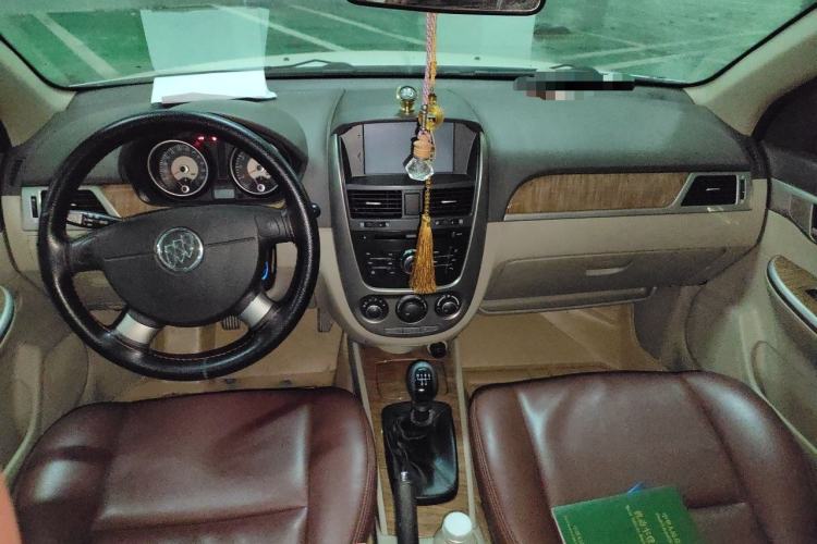Used Buick Excelle 2015 1.5L Manual Classic Trim Center Console