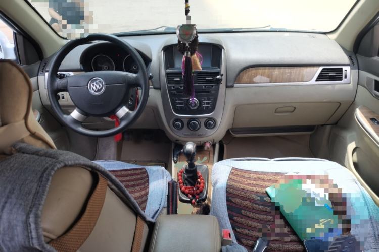 Used Buick Excelle 2015 1.5L Manual Classic Trim Center Console