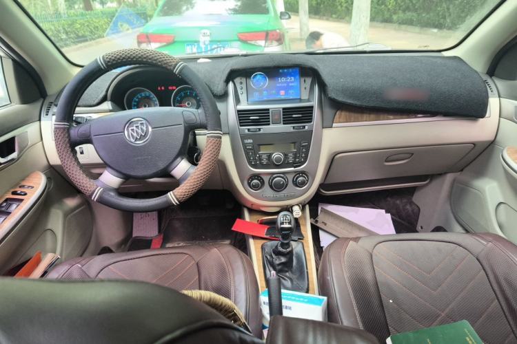 Used Buick Excelle 2015 1.5L Manual Classic Trim Center Console