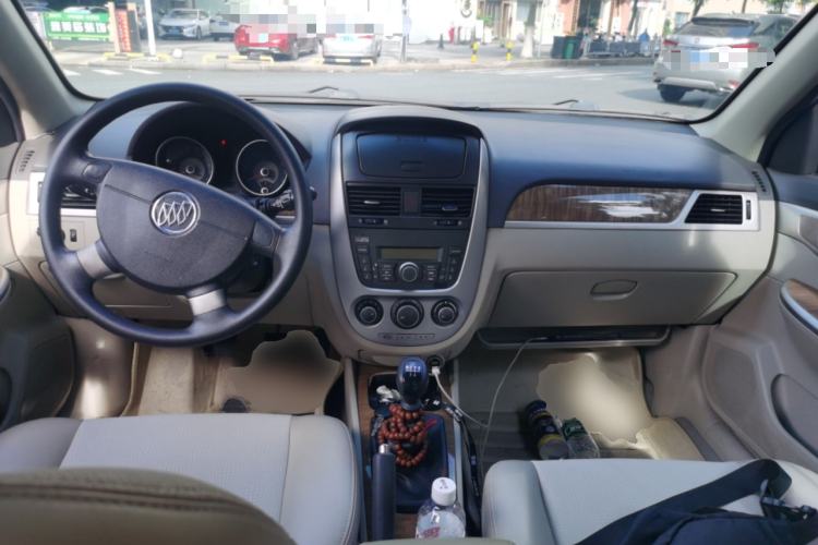 Used Buick Excelle 2015 1.5L Manual Classic Trim Center Console