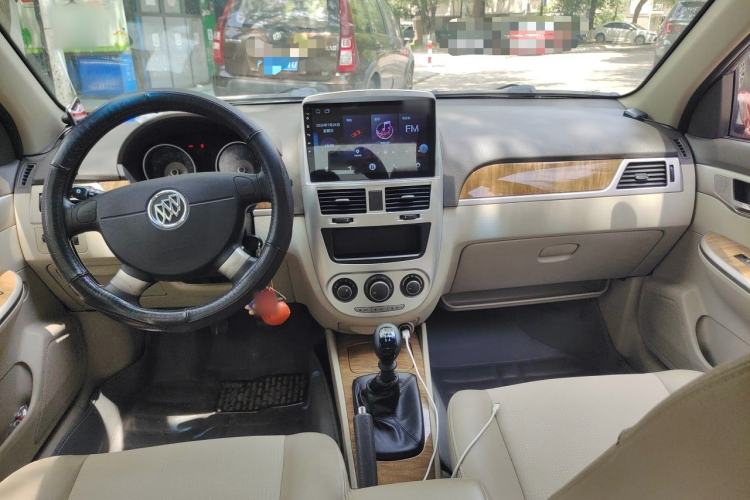 Used Buick Excelle 2015 1.5L Manual Classic Trim Center Console