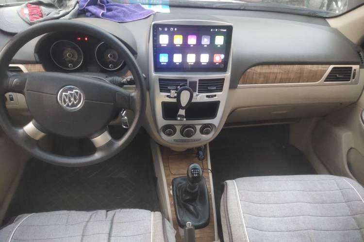 Used Buick Excelle 2015 1.5L Manual Classic Trim Center Console