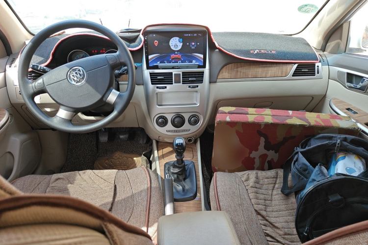 Used Buick Excelle 2015 1.5L Manual Classic Trim Center Console
