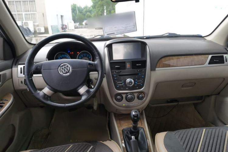 Used Buick Excelle 2015 1.5L Manual Luxury Model Center Console