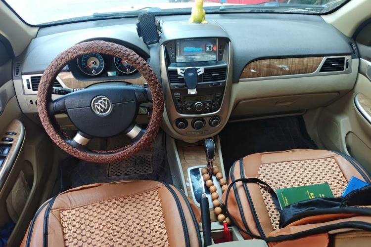 Used Buick Excelle 2015 1.5L Automatic Classic Model Center Console