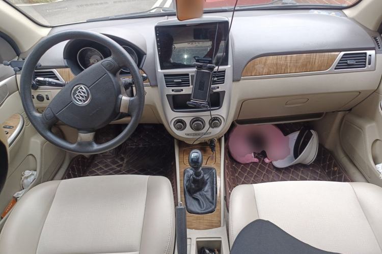 Used Buick Excelle 2015 1.5L Manual Classic Trim Center Console