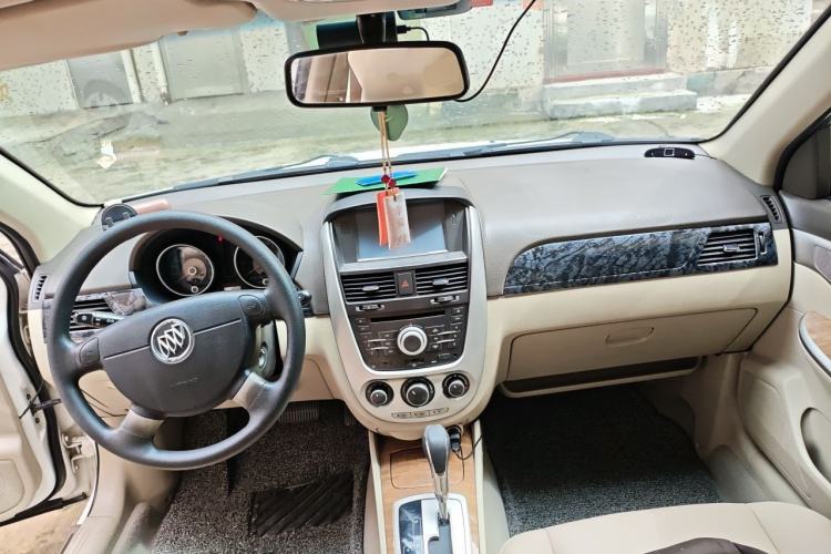 Used Buick Excelle 2015 1.5L Automatic Classic Model Center Console