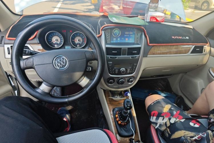 Used Buick Excelle 2015 1.5L Manual Classic Trim Center Console