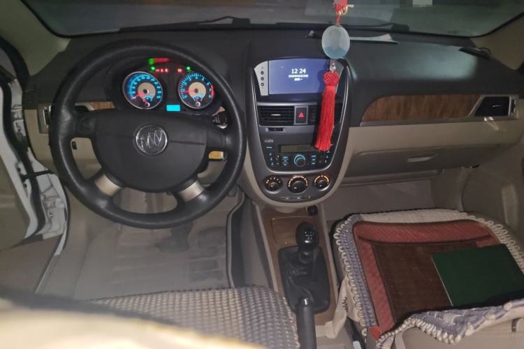 Used Buick Excelle 2015 1.5L Manual Classic Trim Center Console