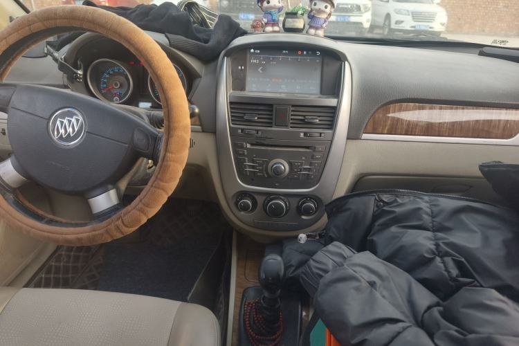 Used Buick Excelle 2015 1.5L Manual Classic Trim Center Console
