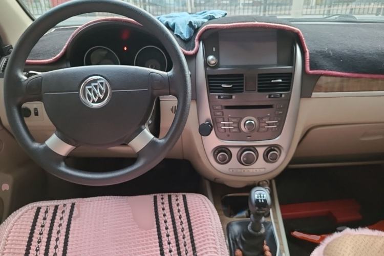 Used Buick Excelle 2015 1.5L Manual Classic Trim Center Console