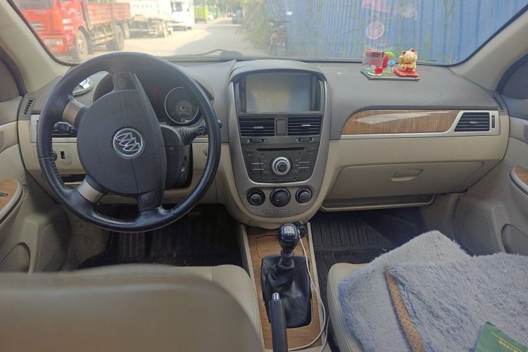 Used Buick Excelle 2015 1.5L Manual Luxury Model Center Console