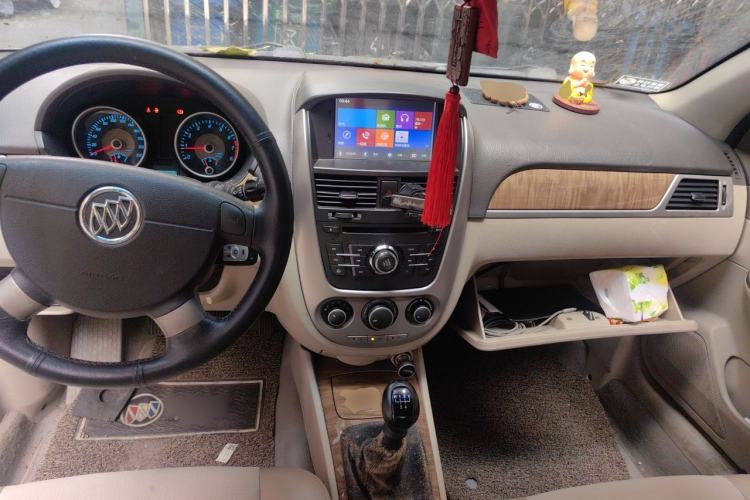 Used Buick Excelle 2015 1.5L Manual Classic Trim Center Console