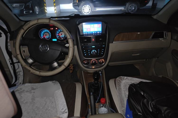 Used Buick Excelle 2015 1.5L Manual Classic Trim Center Console