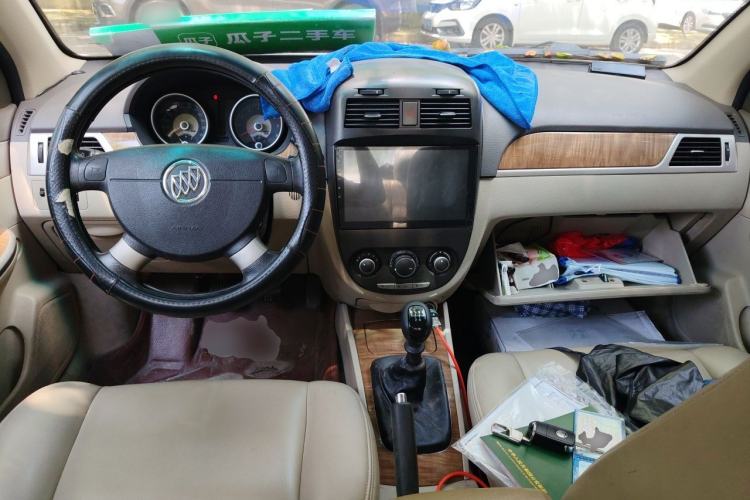 Used Buick Excelle 2015 1.5L Manual Classic Trim Center Console