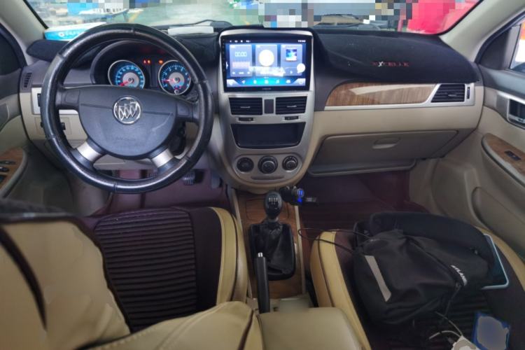 Used Buick Excelle 2015 1.5L Manual Classic Trim Center Console