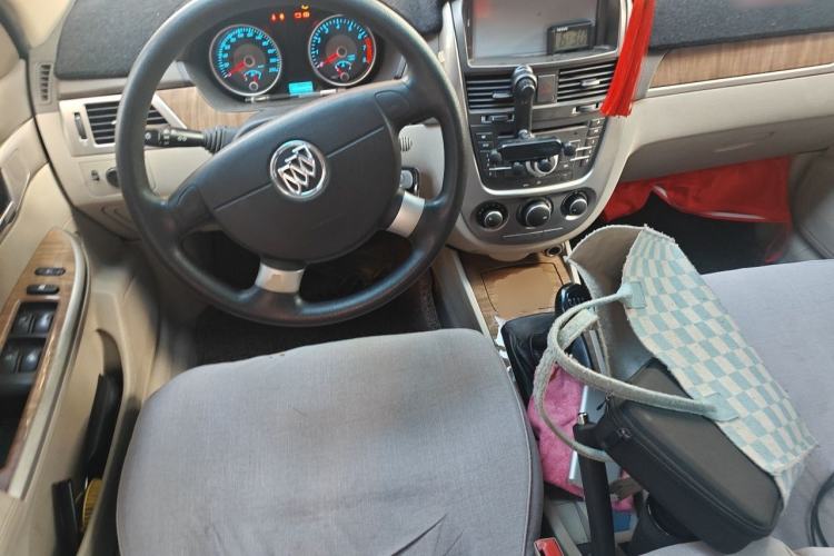 Used Buick Excelle 2015 1.5L Manual Classic Trim Center Console
