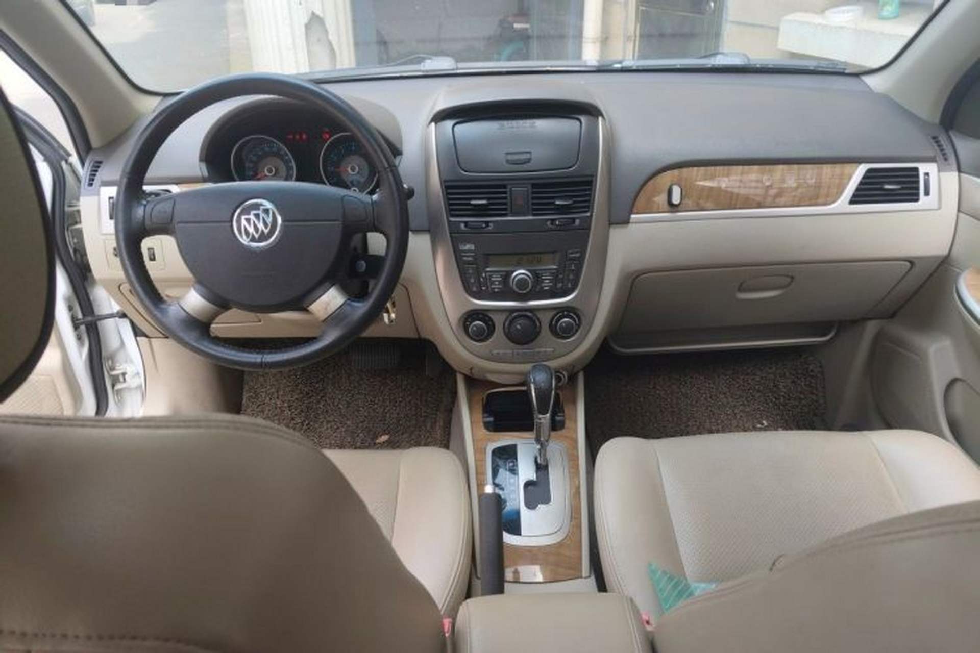 Used Buick Excelle 2015 1.5L Automatic Luxury Edition Center Console