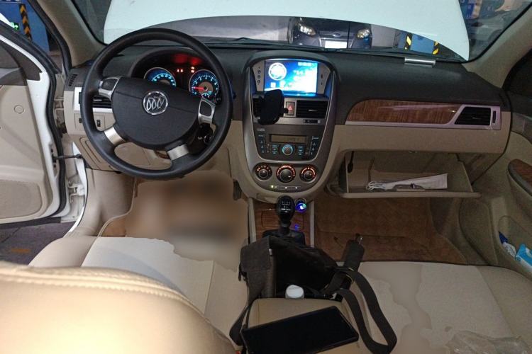 Used Buick Excelle 2015 1.5L Manual Classic Trim Center Console