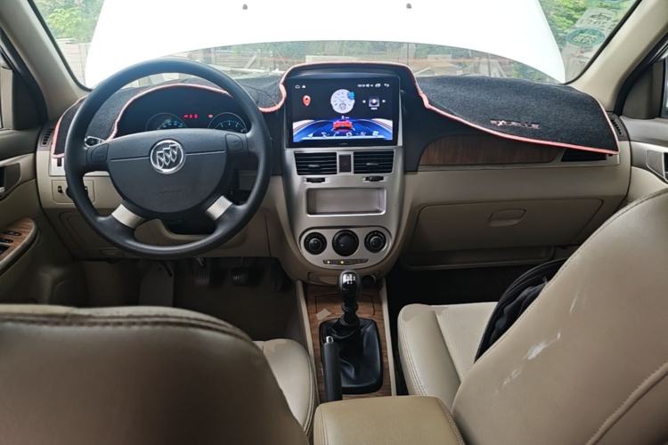 Used Buick Excelle 2015 1.5L Manual Classic Trim Center Console