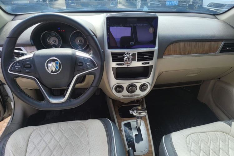 Used Buick Excelle 2015 1.5L Automatic Classic Model Center Console