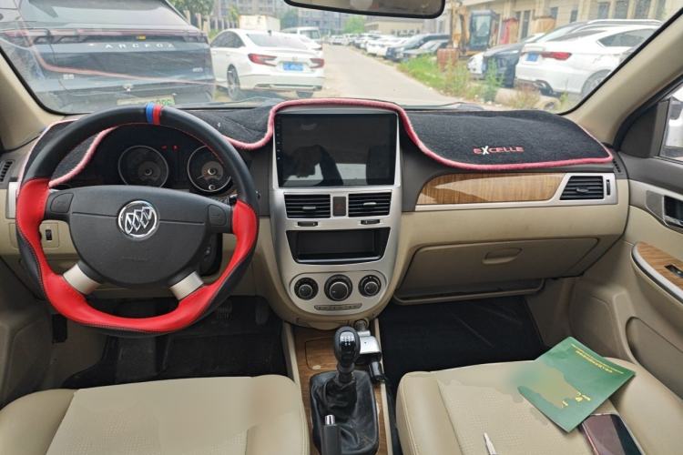 Used Buick Excelle 2015 1.5L Manual Classic Trim Center Console