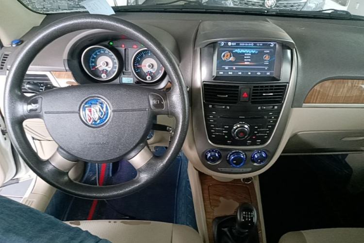 Used Buick Excelle 2015 1.5L Manual Classic Trim Center Console
