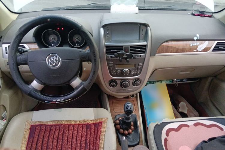 Used Buick Excelle 2015 1.5L Manual Classic Trim Center Console