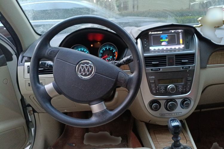 Used Buick Excelle 2015 1.5L Manual Classic Trim Center Console