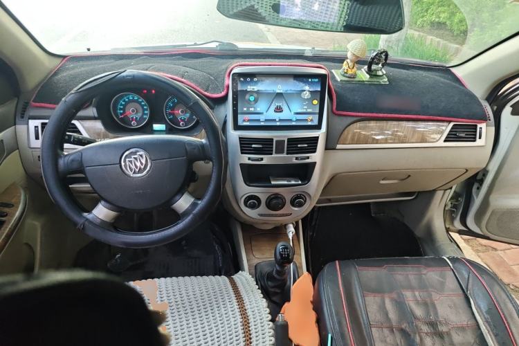 Used Buick Excelle 2015 1.5L Manual Classic Trim Center Console
