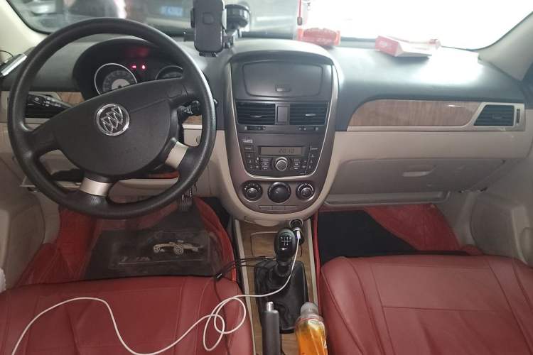 Used Buick Excelle 2015 1.5L Manual Classic Trim Center Console
