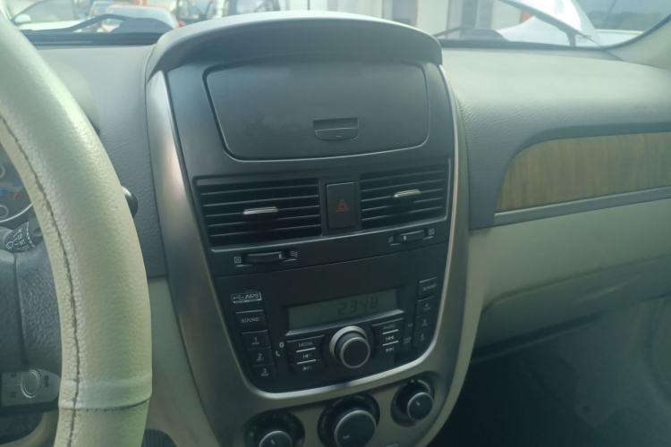 Used Buick Excelle 2015 1.5L Automatic Classic Model Center Console