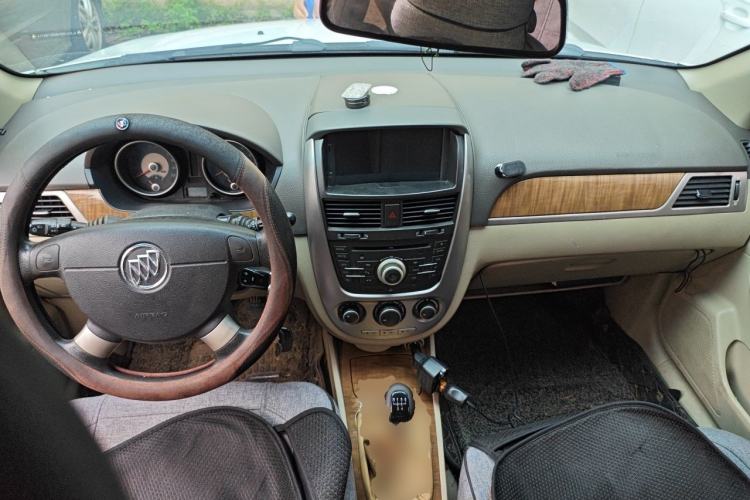 Used Buick Excelle 2015 1.5L Manual Classic Trim Center Console