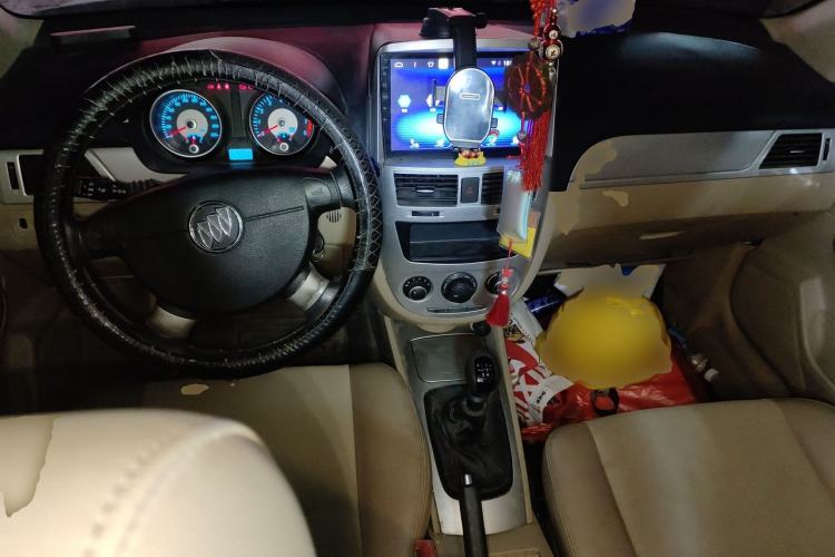Used Buick Excelle 2015 1.5L Manual Classic Trim Center Console
