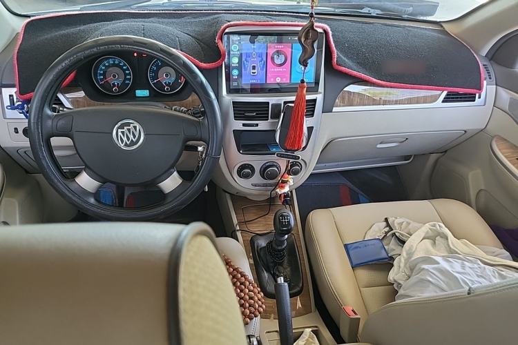 Used Buick Excelle 2015 1.5L Manual Classic Trim Center Console